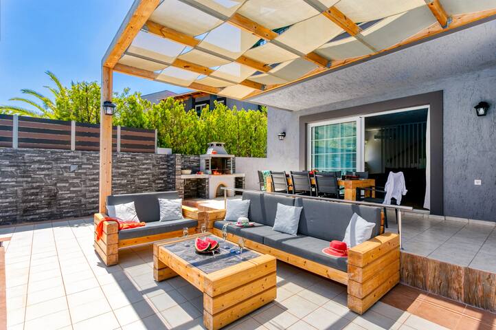 Villa Omega by Villa Plus gallery image 3