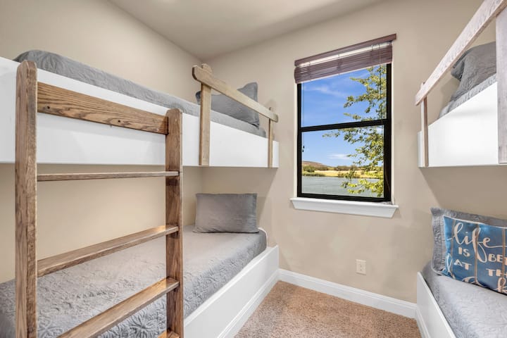 غرفة النوم 5: 4 أسرّة بطابقين