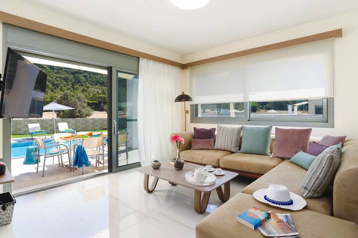 Villa Paleos Evergreen by Villa Plus gallery image 4