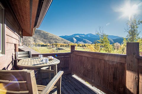 Creekside on Quigley - 3BD Hot Tub Home on trails