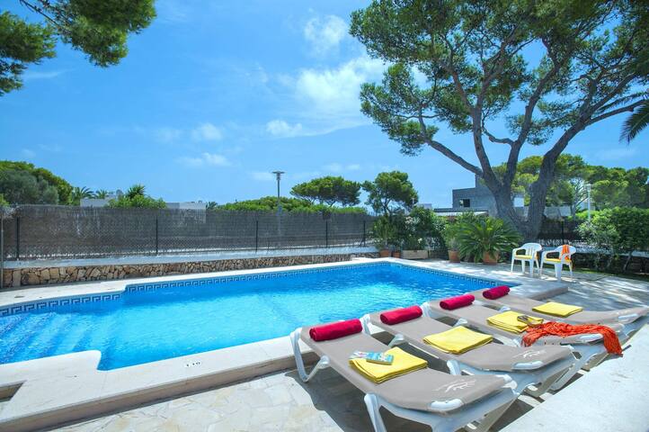 Villa Reco by Villa Plus gallery image 2