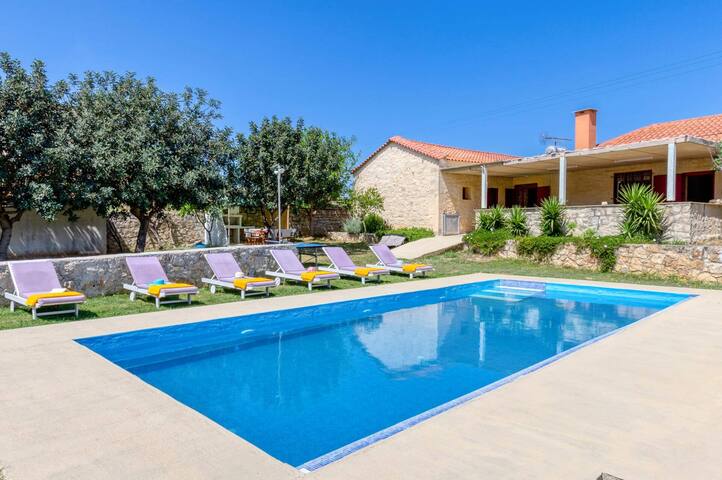 Villa Sunny Hill by Villa Plus