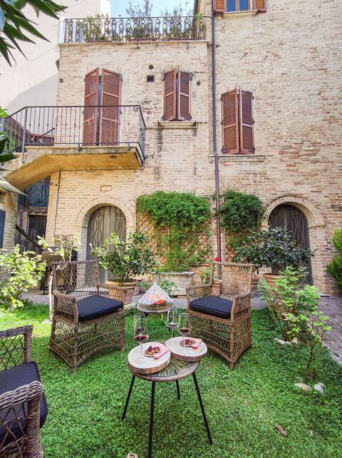 La Scarpetta Magica: A 5-star stay beach included!