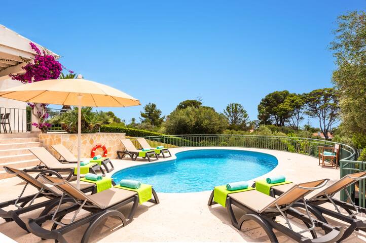 Villa Tama by Villa Plus gallery image 3