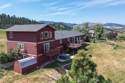 9 Mi to Helena: Mtn-View & Hot Tub at Huge Home