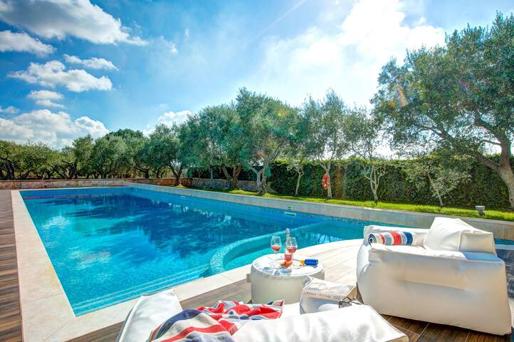 Villa Trulli Carolina by Villa Plus gallery image 5