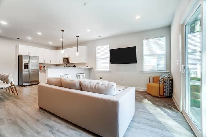 New 4br Home Near Uptown Clt | Sleeps 12 + Garage - Charlotte, NC