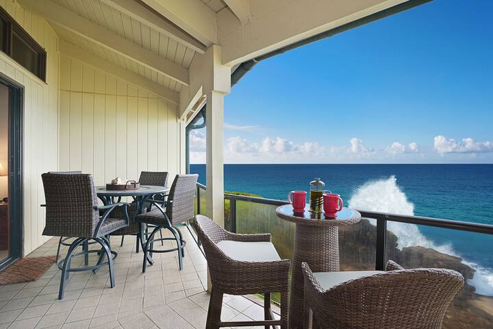 Waves Crash Below – 2 Bed with A/C, Pool & Hot Tub