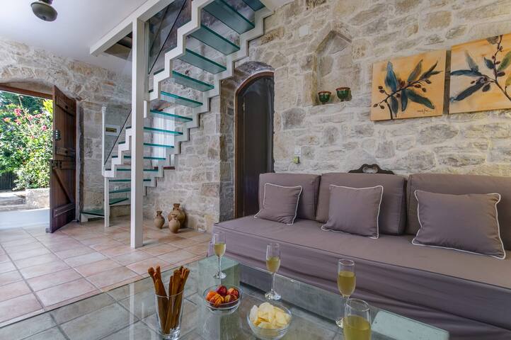 Villa Vincenzos by Villa Plus gallery image 5