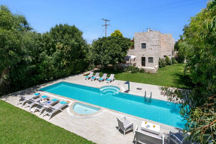 Villa Vincenzos by Villa Plus