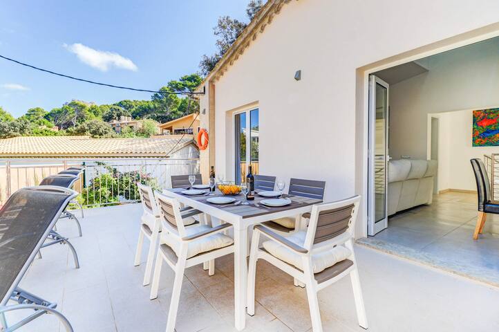 Villa Zaragoza by Villa Plus gallery image 5