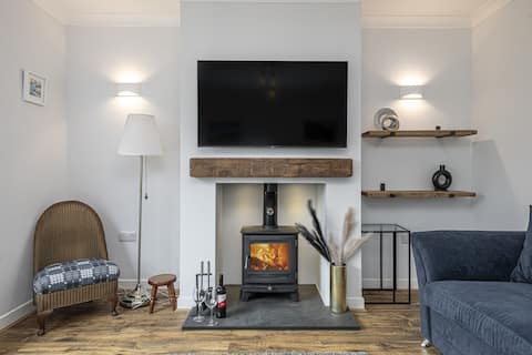 Cenarth - Cosy Log Burner