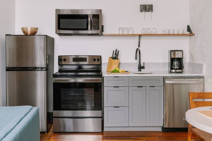 Sonder The Schaeffer | Superior 2BR Apartment gallery image 3