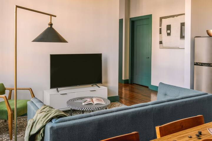 Sonder The Schaeffer | Superior 2BR Apartment gallery image 5