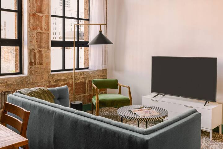 Sonder The Schaeffer | Superior 2BR Apartment gallery image 4