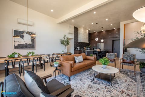 Ultimate Luxury Getaway ~ Hot Tub, Games & Theater