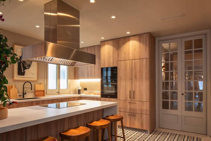 Lovely 6 BR Flat in L’Eixample gallery image 3