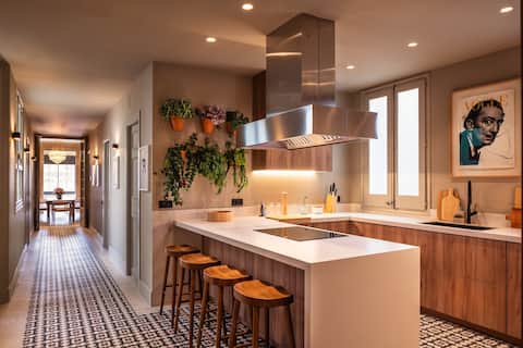 Lovely 6 BR Flat in L'Eixample