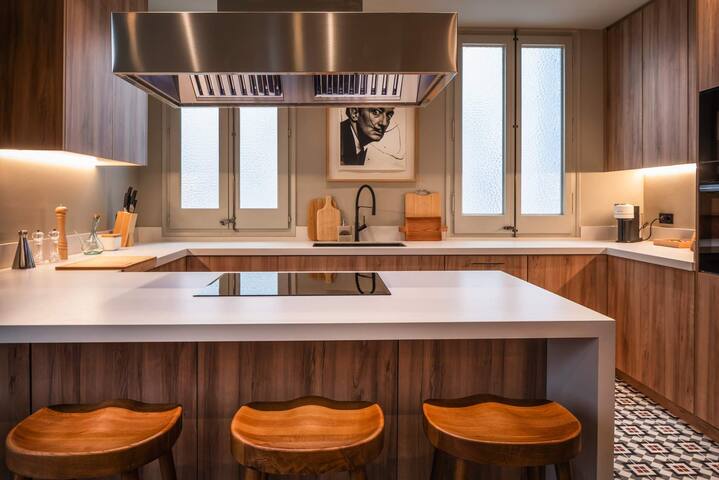 Lovely 6 BR Flat in L’Eixample gallery image 2