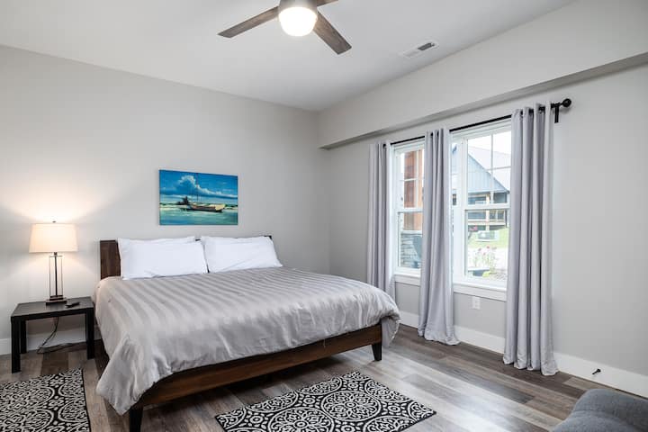 جناح يضم سريرًا بحجم كينج مع حمام داخلي خاص