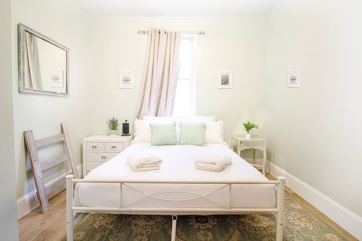 Ორადგილიანი საწოლი ფერმაზე