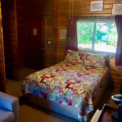 Virginia Creek Settlement - Motel Queen Room