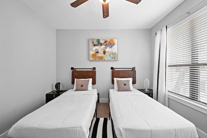 Chumba cha kulala cha 2 na vitanda 2 vya ukubwa wa watu wawili. 