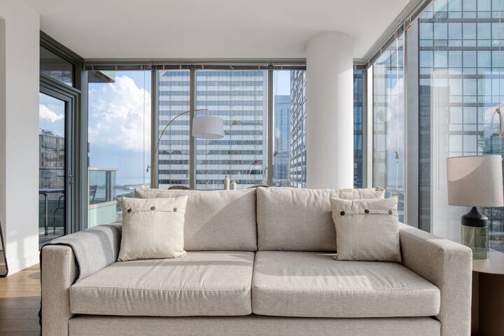 Blueground | Loop, gym, playroom & pool, near L gallery image 2