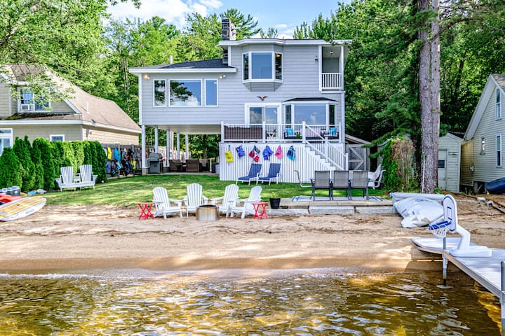 Beachfront House on Sebago w. lots of water toys!