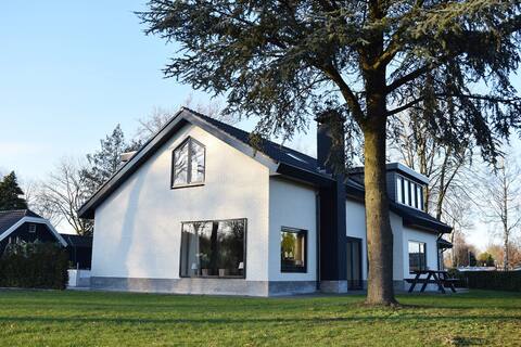 24-persoons Groeps Villa