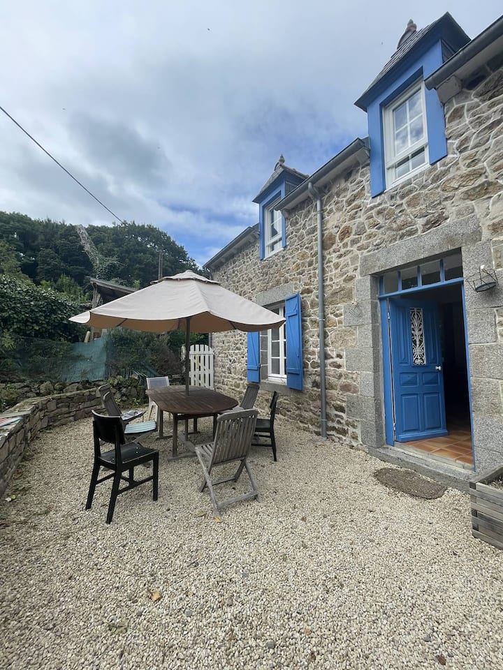 Belle Maison En Pierre Offrant De Beaux Volumes À - Pléneuf-Val-André