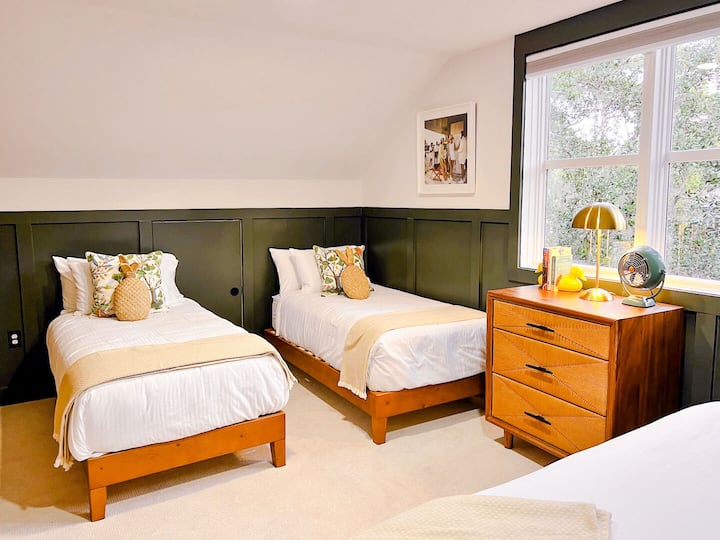 Dhoma e gjumit 5 - King + Dy Binjakë - Banjë private - Kati i dytë