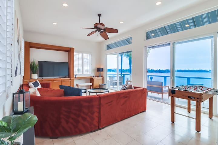 Bayfront Riviera Retreat with POOL! gallery image 2