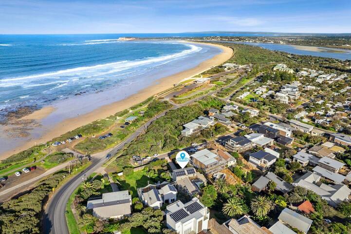 Luxury ocean front holidays, footsteps to beach gallery image 3