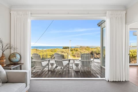 Top Airbnb: Luxury ocean front holidays, footsteps to beach in Ocean Grove