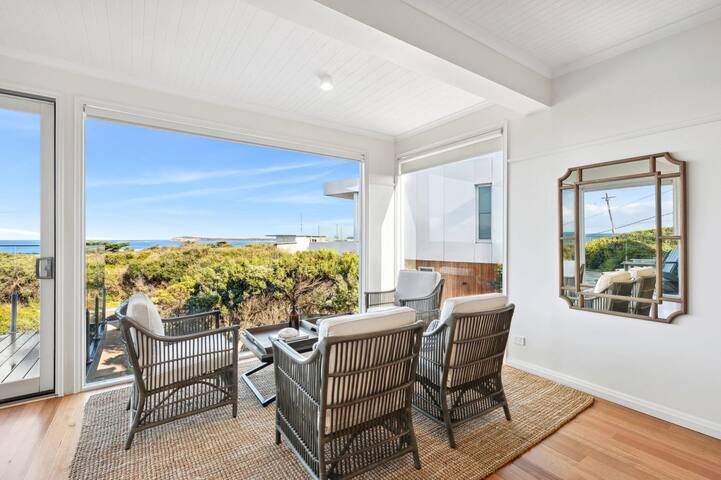 Luxury ocean front holidays, footsteps to beach gallery image 4