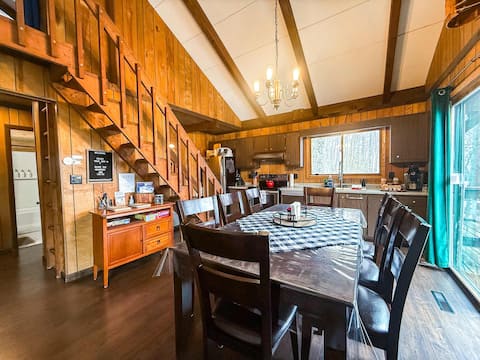 Mountain Top Chalet ~ A/C & Close to Rec Trails!