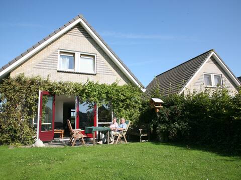 Beautiful house with jetty near IJsselmeer