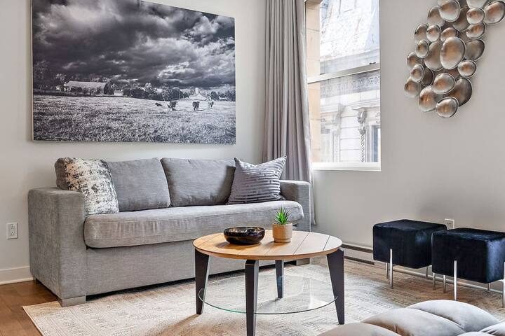 Nomade MTL | Old MTL |Luxury 2BR 2Bath| St Jacques gallery image 4