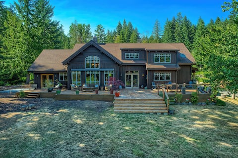 Maple Hill Lodge - Stevenson Retreat, Hot Tub, AC!