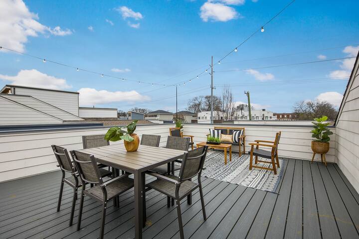 Rooftop Views & Hot Tub Near Downtown