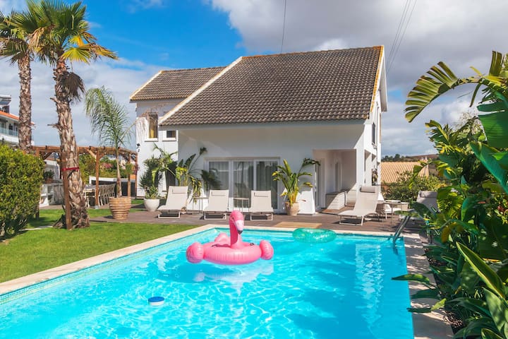 Retreat Villa (MiniGolf, Hot tub, Sauna) max 38 pp