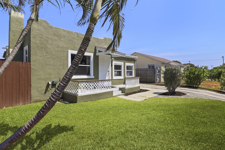 3 Bd W/ Parking And Shared Yard - Palm Wave Stays - West Palm Beach, FL