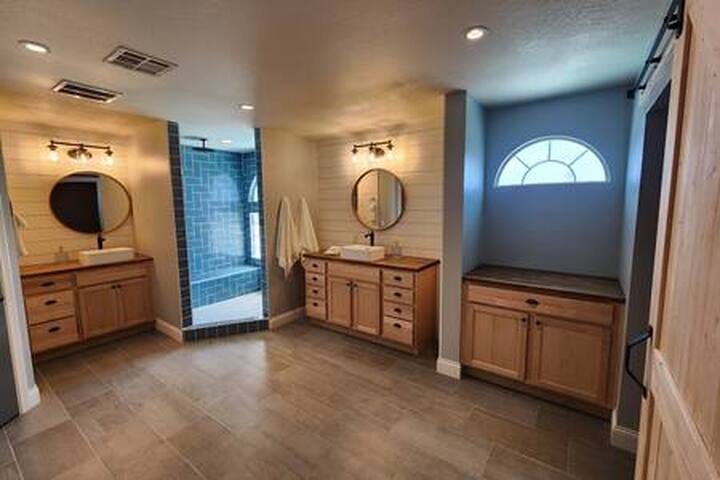 6 Bedroom Pool Farm House in the City gallery image 5