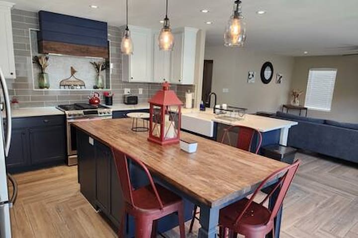 6 Bedroom Pool Farm House in the City gallery image 2