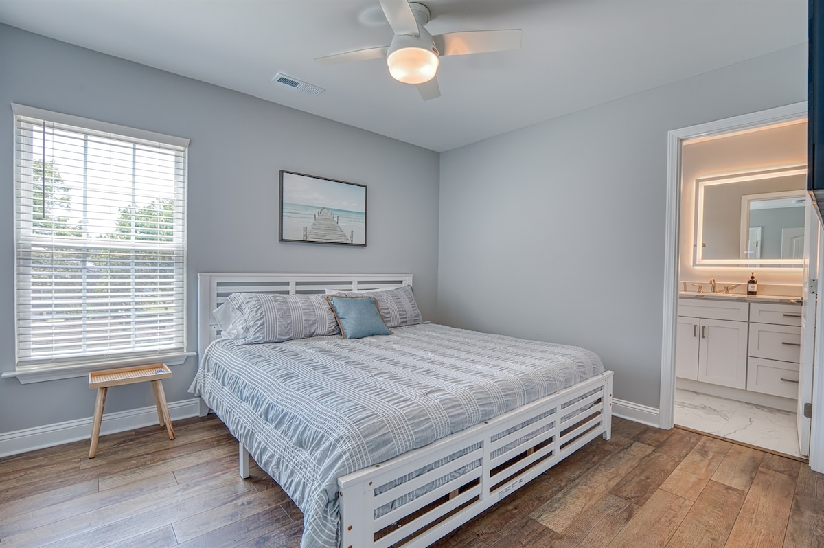 Dormitorio 3 con cama tamaño king.