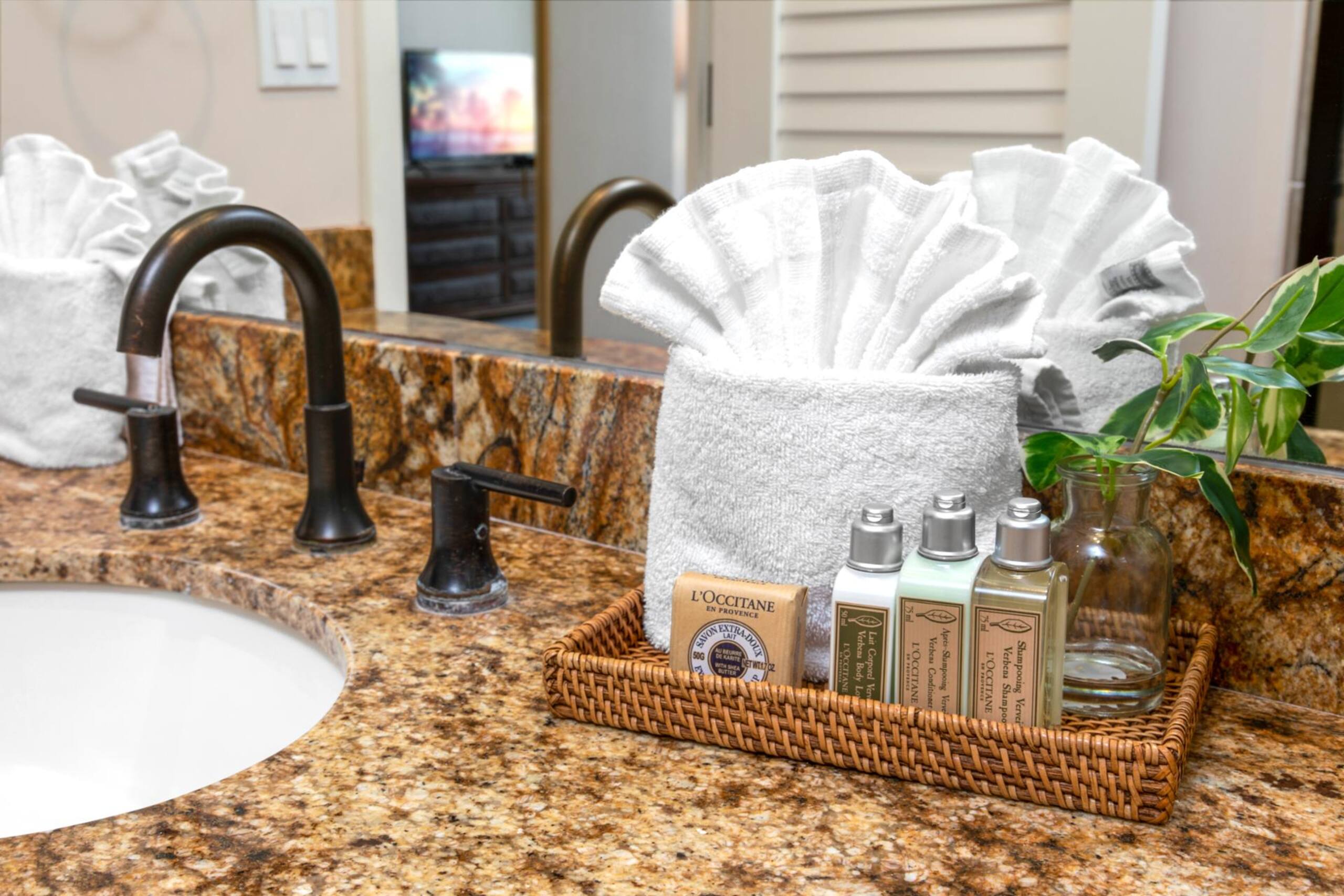 Condo in Lahaina · ★4.67 · 1 bedroom · 2 beds · 2 baths - Image 35