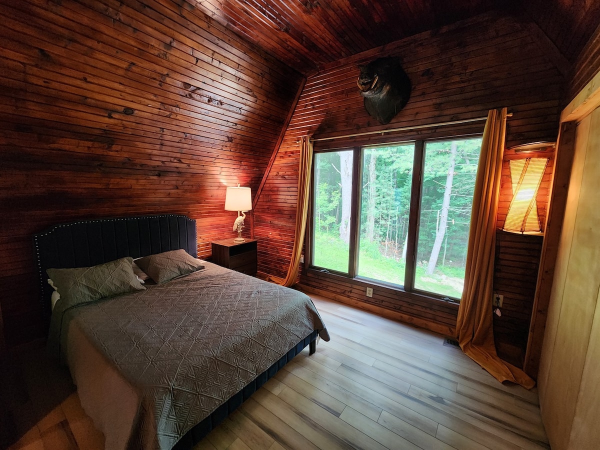 غرفة نوم رقم1 بسرير بحجم كوين