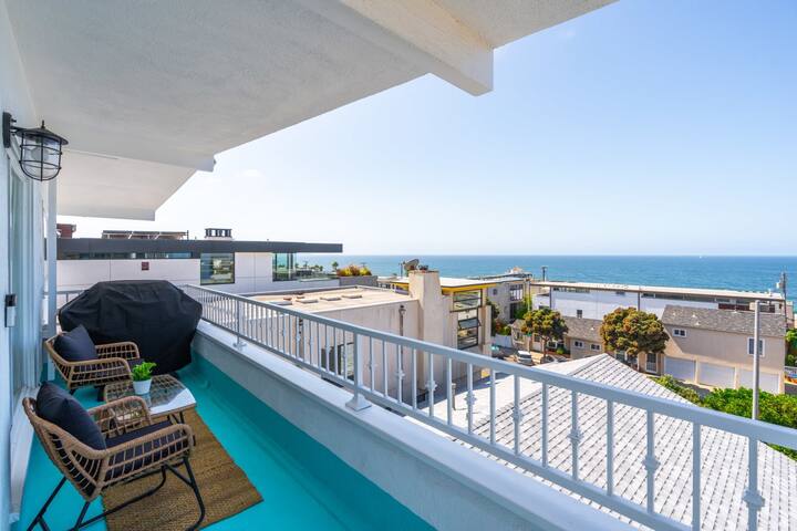 Oceanview Suite | Balcony | Steps from the Beach gallery image 4