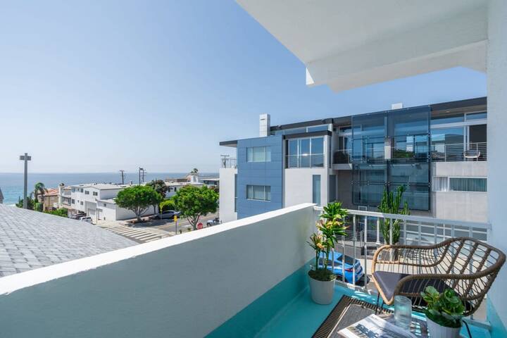 Oceanview Suite | Steps from Ocean | King bed gallery image 5
